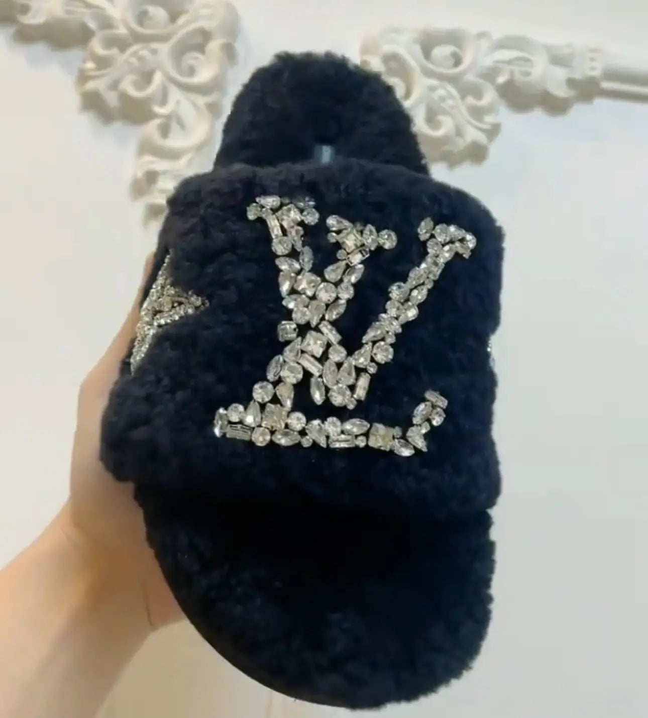 TAJ DIAMOND LOGO SLIDES - Chic by Taj