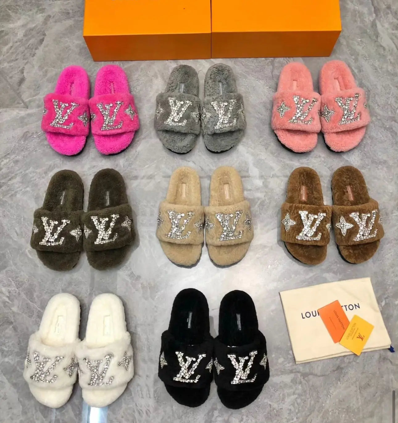 TAJ DIAMOND LOGO SLIDES - Chic by Taj