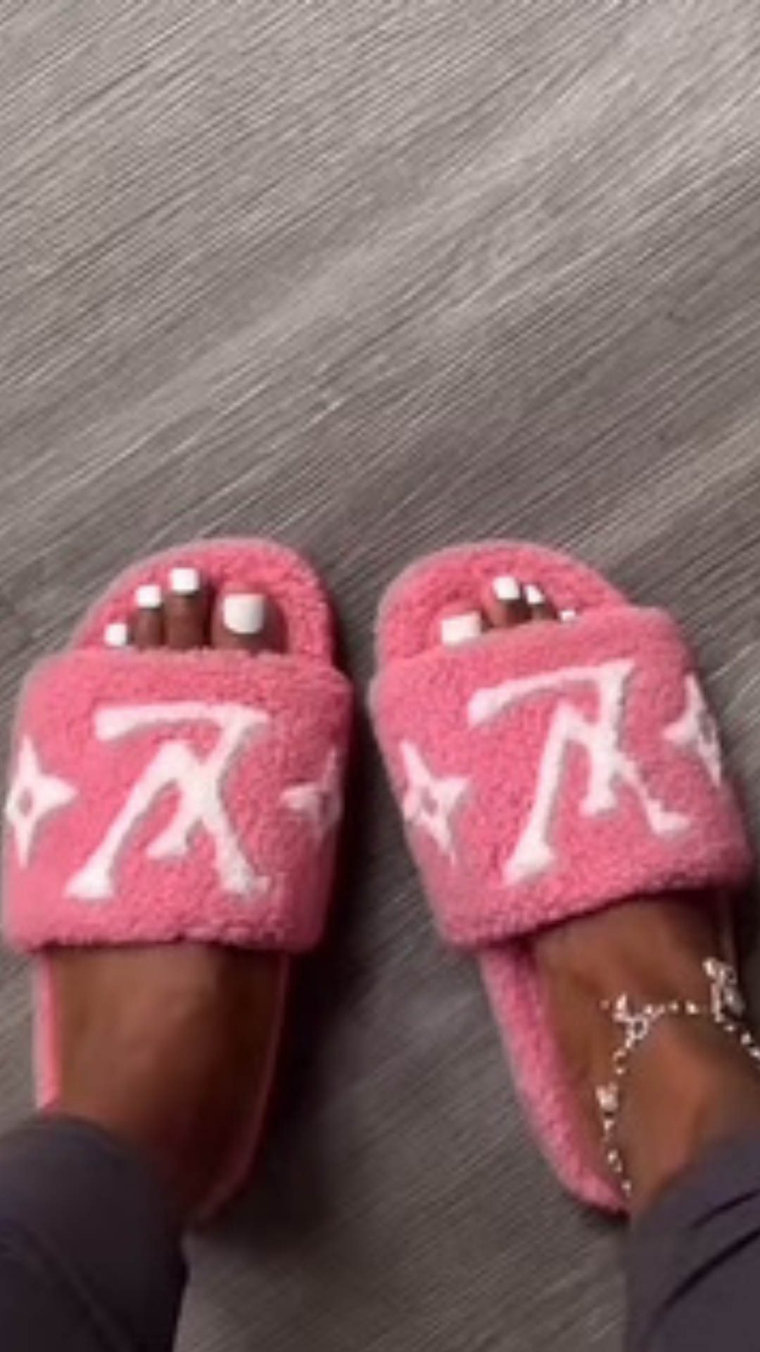 TAJ LOGO FURRY SLIPPERS