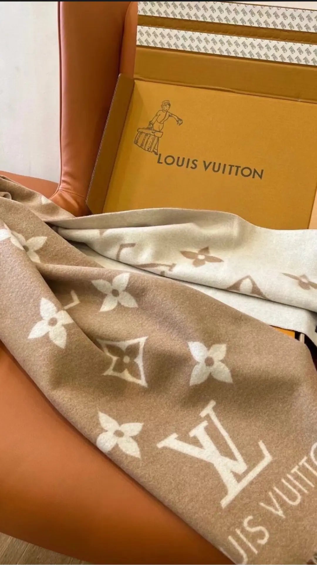 TAJ V SCARF - Chic by Taj