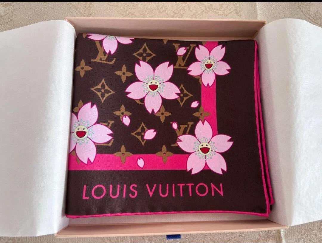 🎁 Blossom Scarf (100% off)