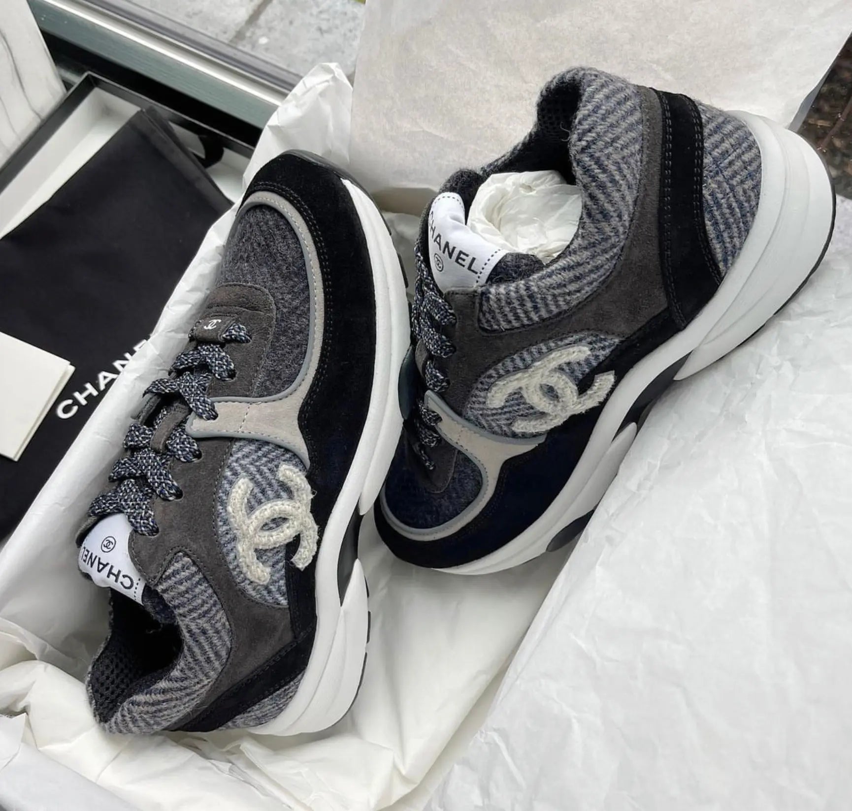 TAJ  LOGO CC SNEAKERS - Chic by Taj