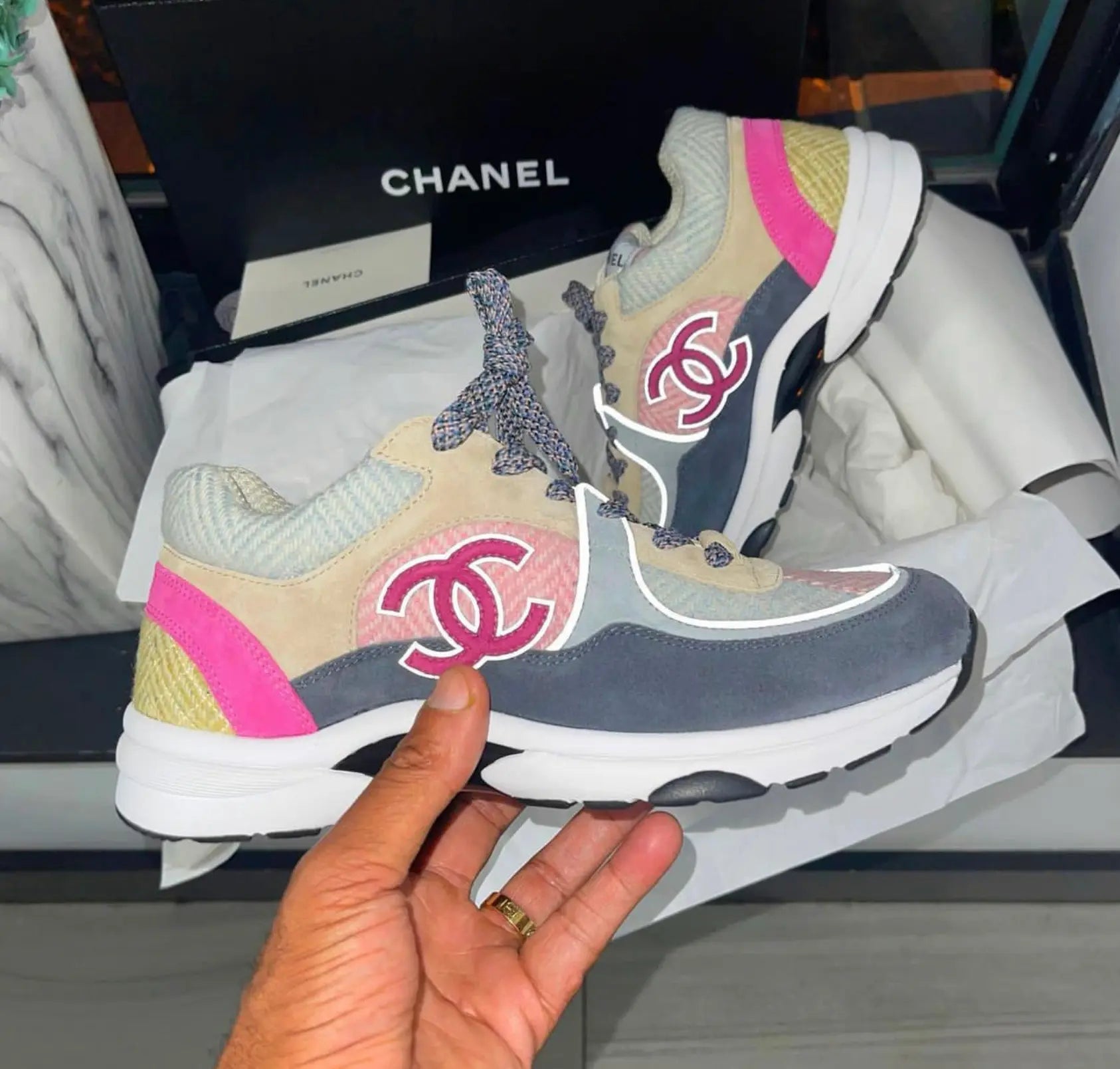 TAJ  LOGO CC SNEAKERS - Chic by Taj