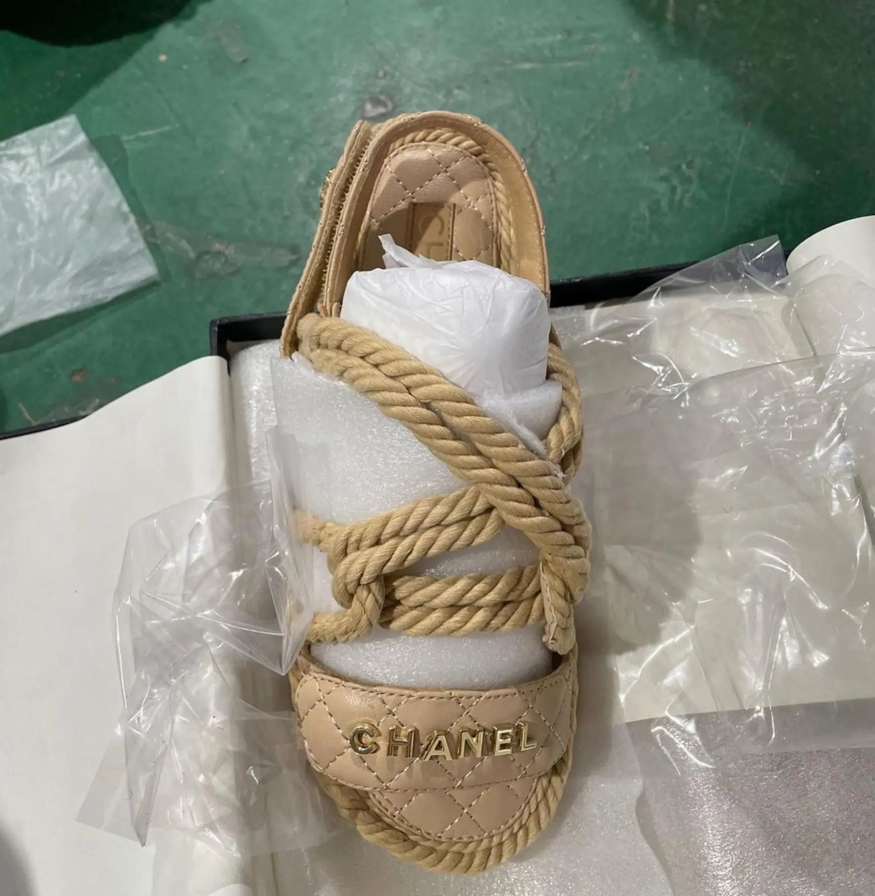 TAJ CCLAMBSKIN SANDLAS - Chic by Taj